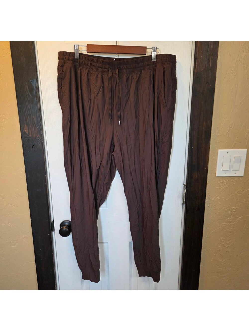 Old Navy Women's Sleektech Brown Jogger Pants with Drawstring Waist- XL